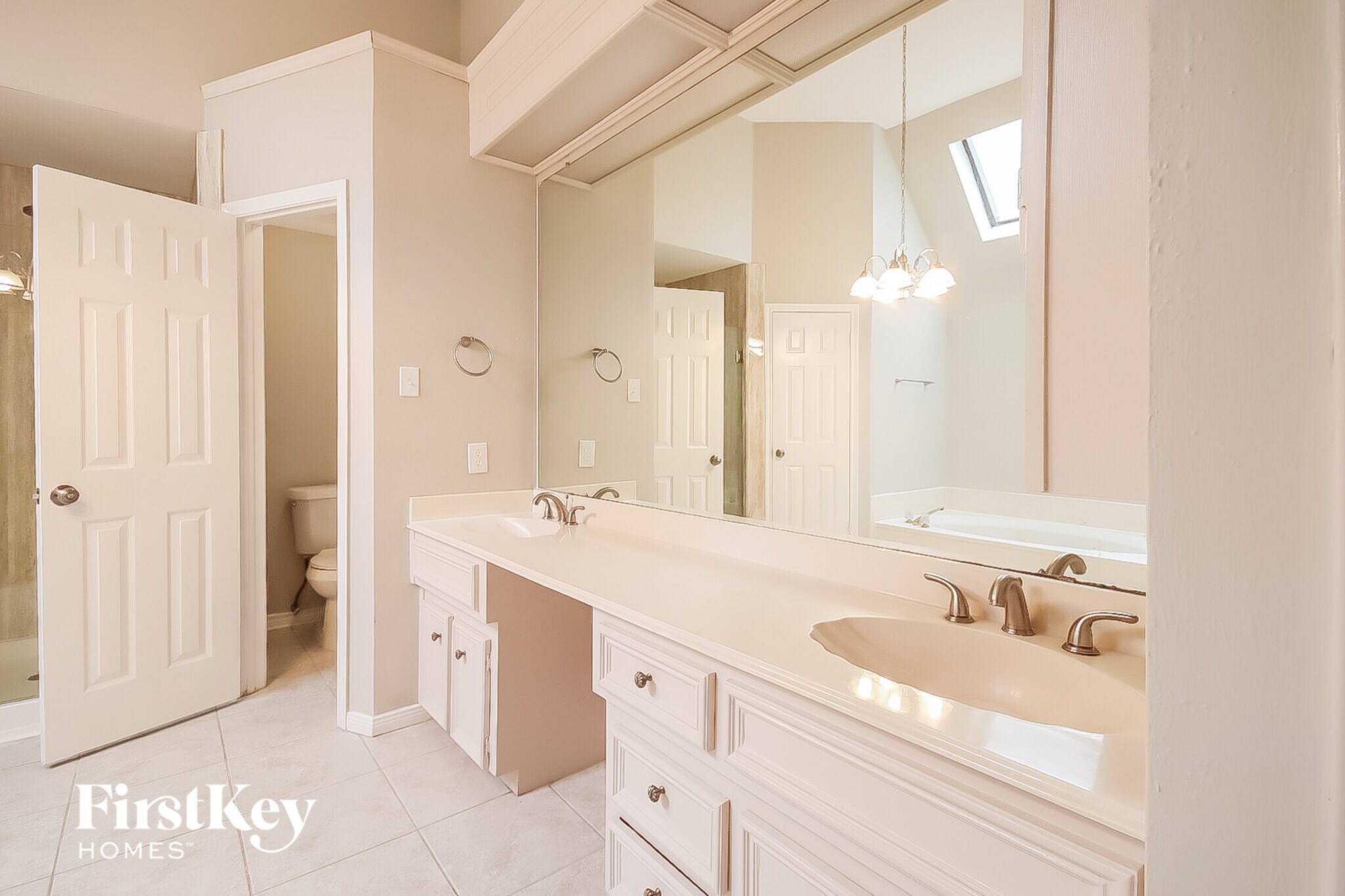 Building Photo - 2303 Prestwick Dr