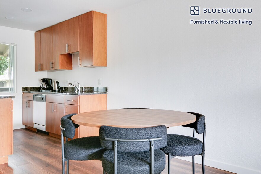 Building Photo - 10870 N Stelling Rd