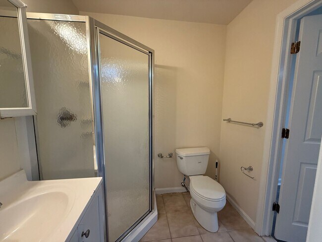 Building Photo - Modern New Luxury Temple Apartments