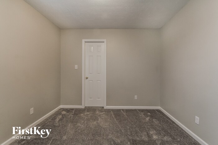 Building Photo - 757 Kingston Cir