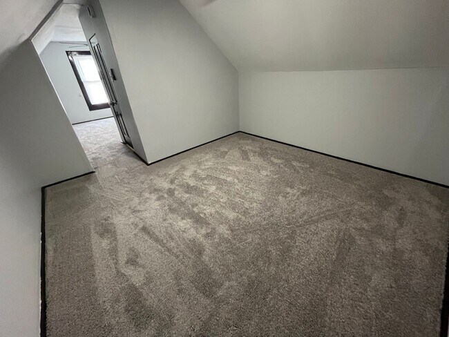 Building Photo - Newly Remodeled 3 Bedroom House!