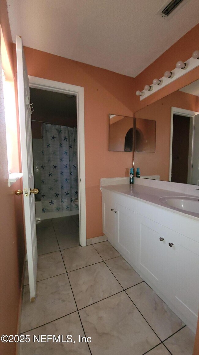 Building Photo - 11119 Tiverton Ct