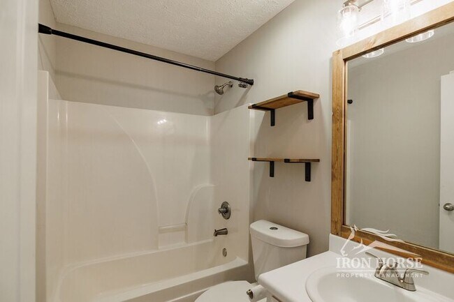 Building Photo - 501 Spratlin Dr