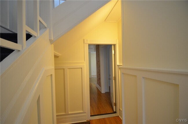 Building Photo - 359 Green St