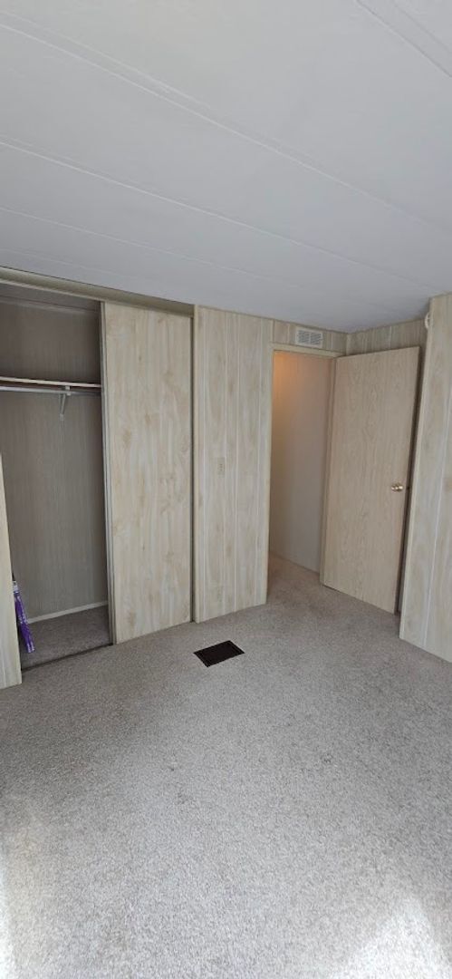 Building Photo - 2 bed 2 baths with carport