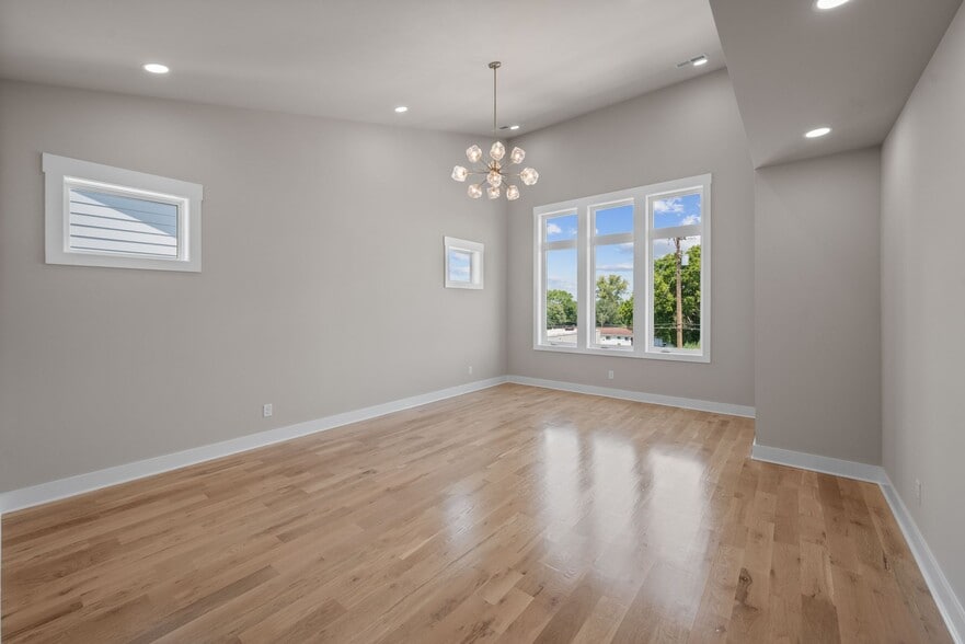 Building Photo - 2523 W Heiman St