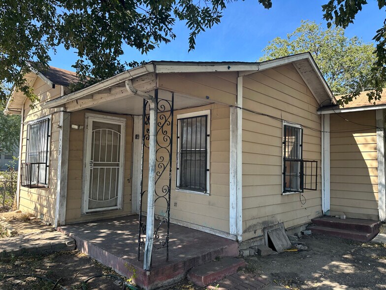Building Photo - 229 Grenet St