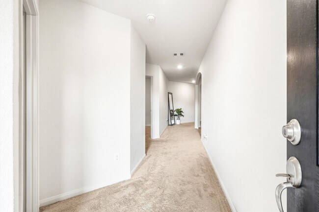 Building Photo - 10619 Lost aples Dr