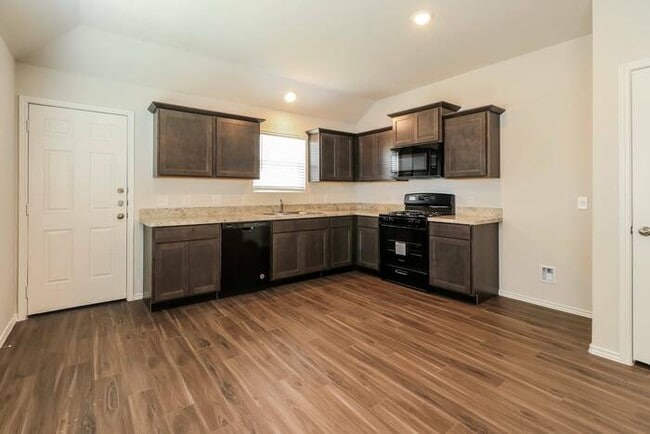 Building Photo - 2433 Carp Dr