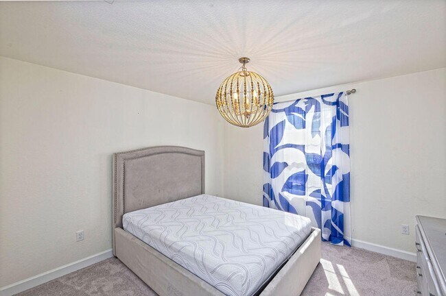 Building Photo - 12523 NW Copper Creek Dr