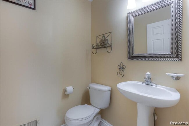 Building Photo - 38476 Lynwood Ct