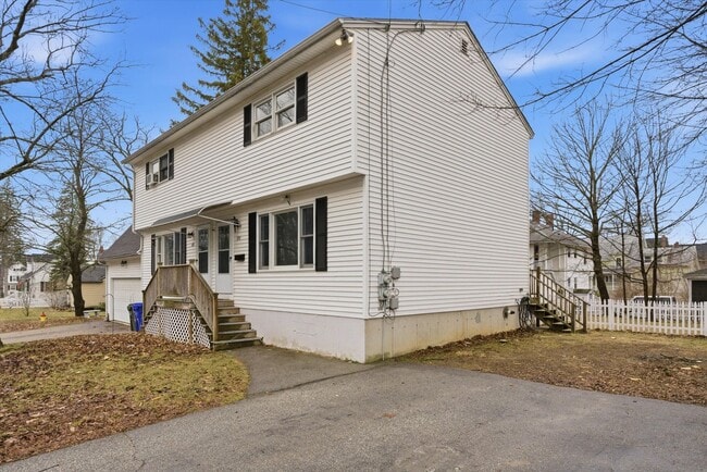 Building Photo - 888-890 Belmont Street