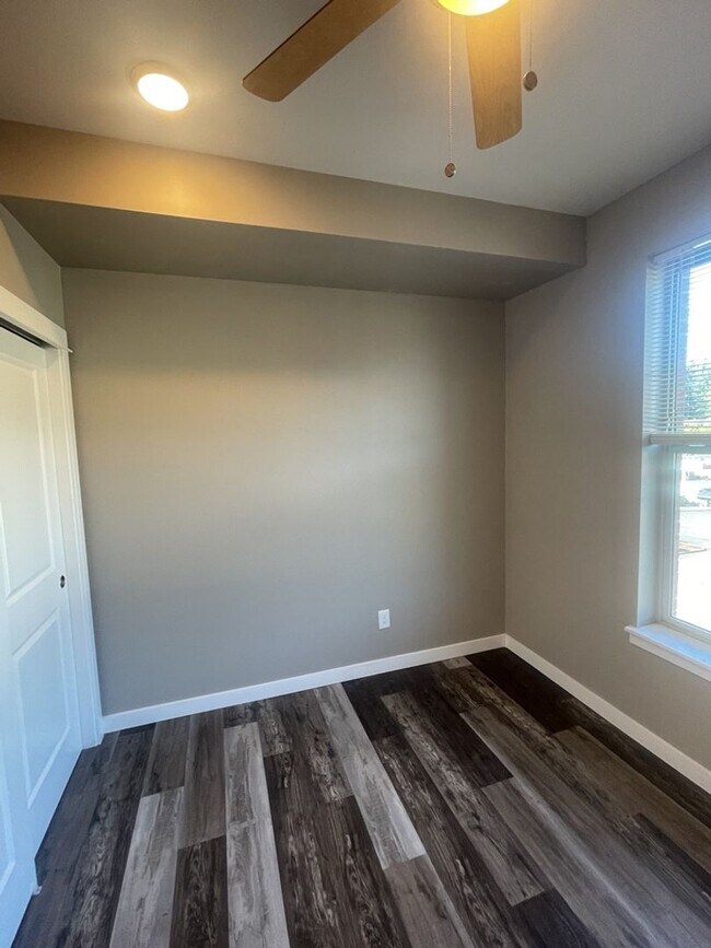 Building Photo - 2 Bed, 2 Bath Unit at the Samish Station!