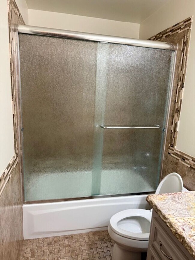 Building Photo - Beautiful Condo in Gated Community