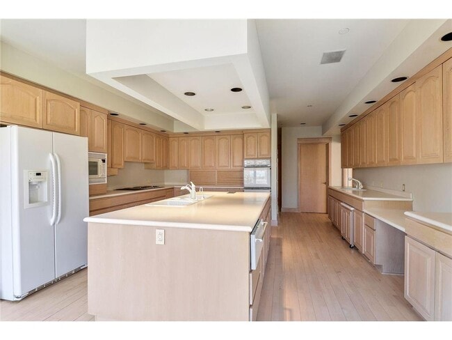 Building Photo - 1830 Eagle Ridge Dr