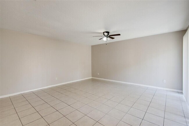 Building Photo - 25534 Pepper Ridge Ln