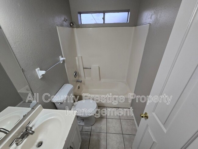 Building Photo - 2434 E Waltann Ln