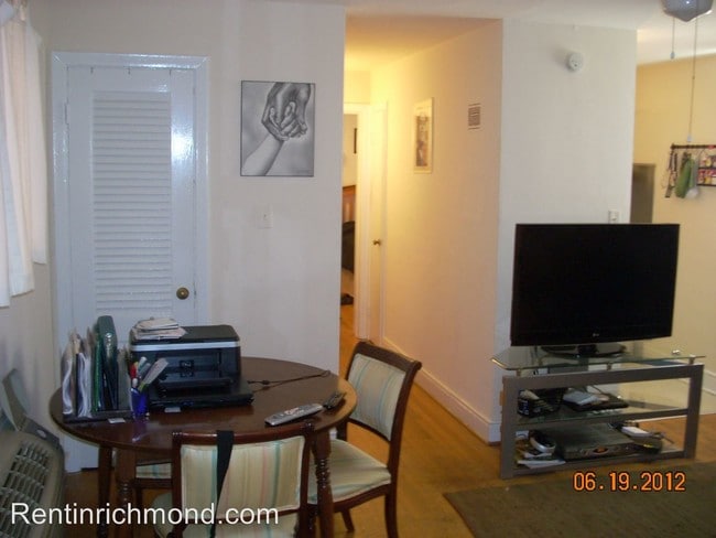 Building Photo - 2513 Stuart Ave