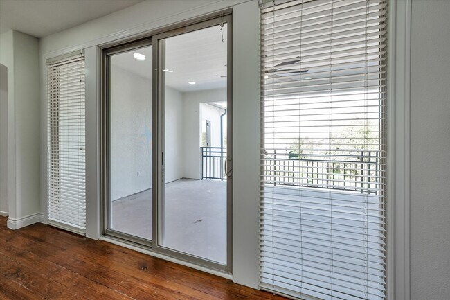 Building Photo - 119 Capetown Ln