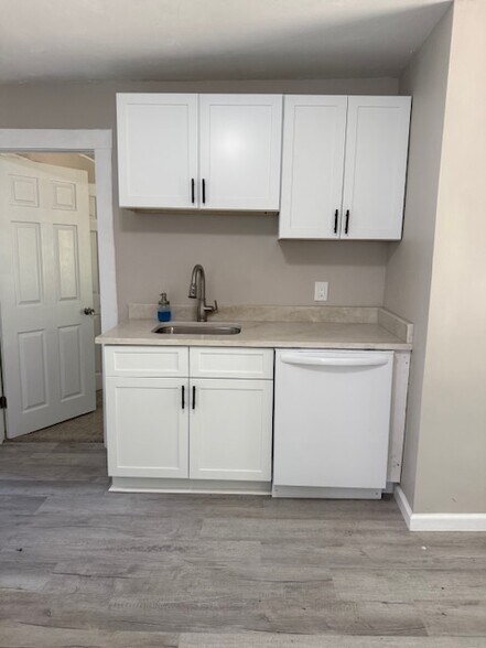 Building Photo - 16 Saint John St