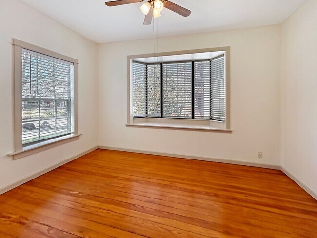 Building Photo - $0 DEPOSIT OPTION. CHARMING 3 BEDROOM WITH FENCED IN YARD AND DETACHED GARAGE IN DENVER'S BERKELE...