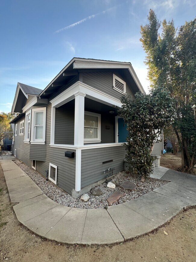 Front - 3234 W 27th St