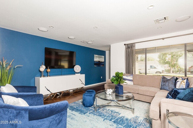 Building Photo - 6924 E Mariposa Dr