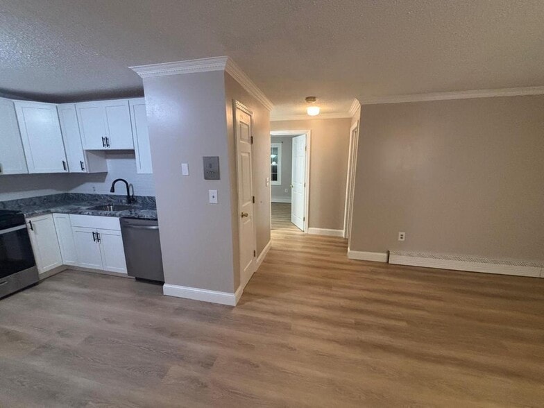 Building Photo - 24 Kenmar Dr