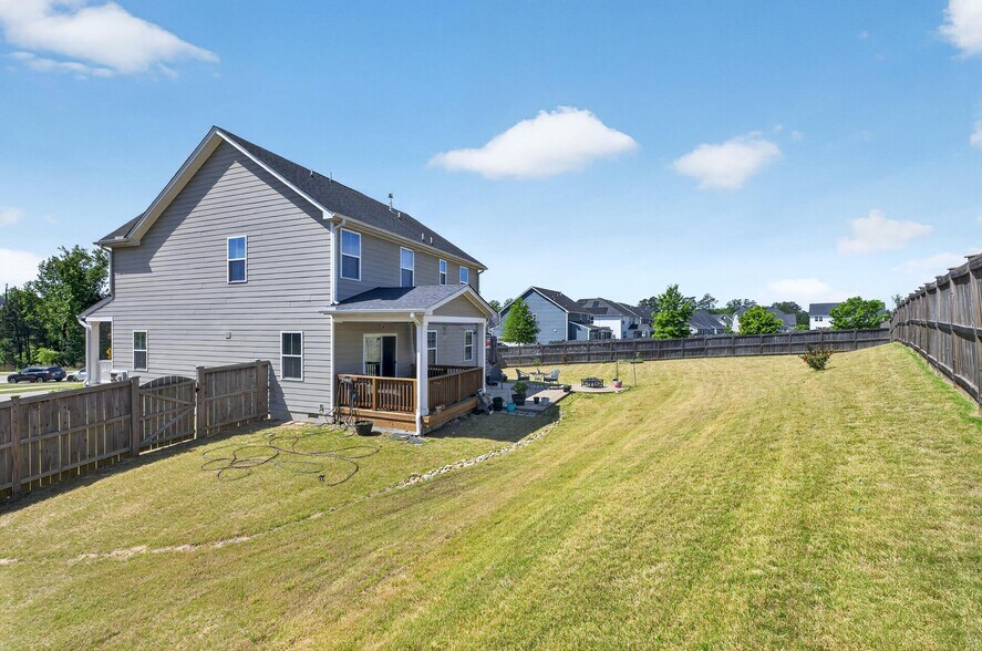 Building Photo - 201 Devon Fields Dr
