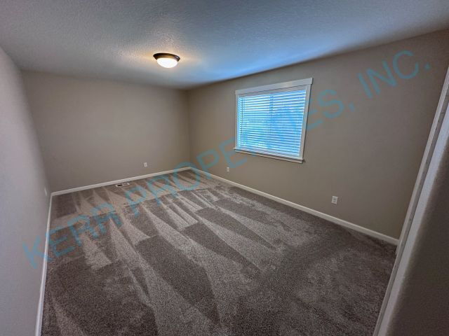 Building Photo - Spacious 4-Bed Gem in Gresham with 2.5 Baths and 2,665 Sq Ft of Comfort!