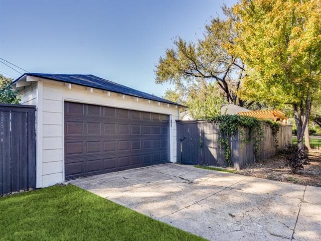 Building Photo - 5022 W Mockingbird Ln