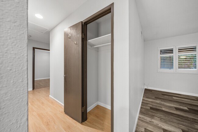 Building Photo - 9816 Costa Lago St