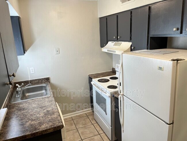 Building Photo - 1355 Garden Rd