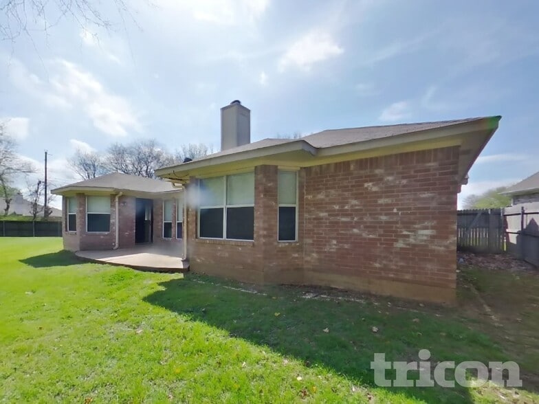 Building Photo - 907 Ponds Ct