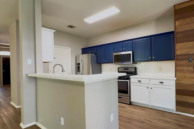 Building Photo - 906 Mammoth Ct