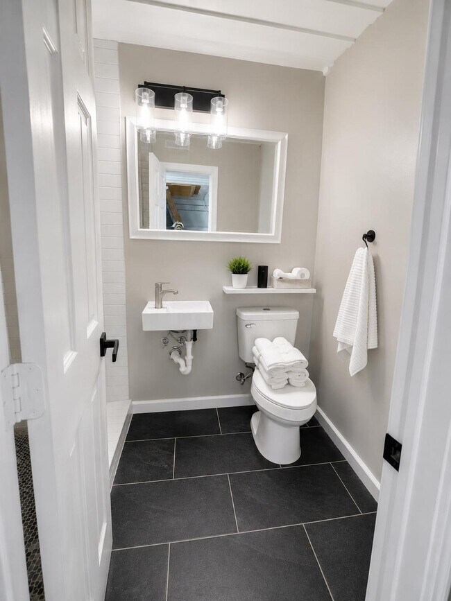 Building Photo - 5036 Golden Forest Dr