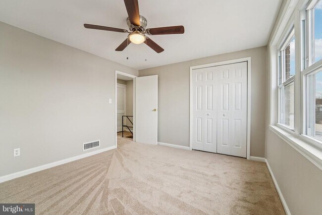 Building Photo - 7926 Bank St