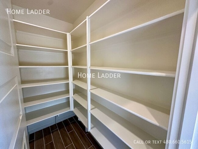 Building Photo - 3133 N Loma Vista