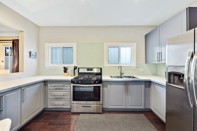 Kitchen - 1120 Poinsettia Dr