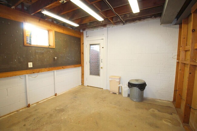 Building Photo - 3BR/2B Home