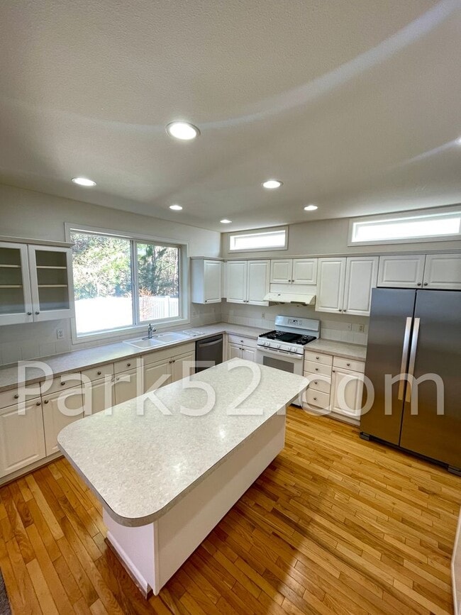 Building Photo - University Place Single Family in Gated Community