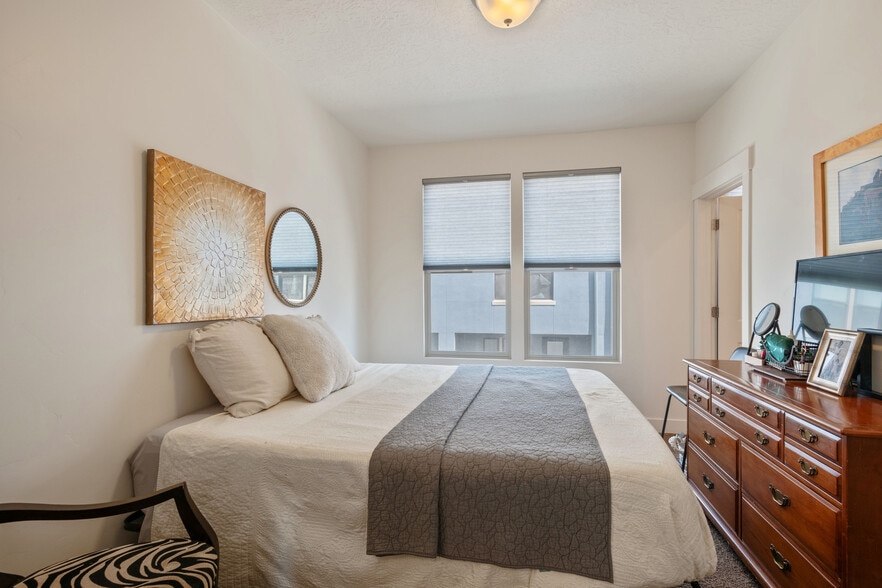 Building Photo - 11271 S High Crest Ln