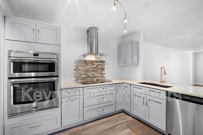 Building Photo - 15456 Admiralty Cir