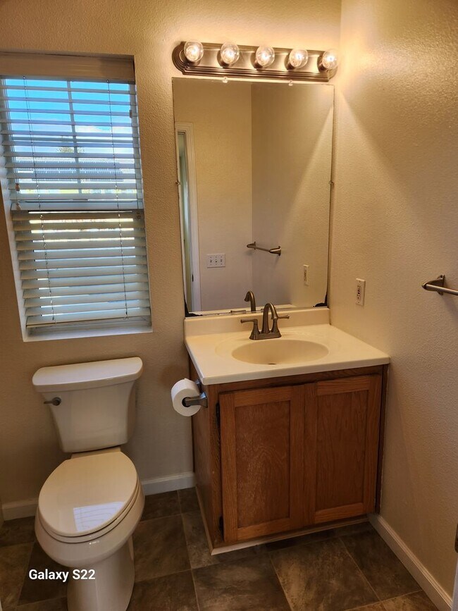 Building Photo - Immaculate Two story,  1 Bedroom, 1 Bathroom, Condo, lots of light,  Close to everything!