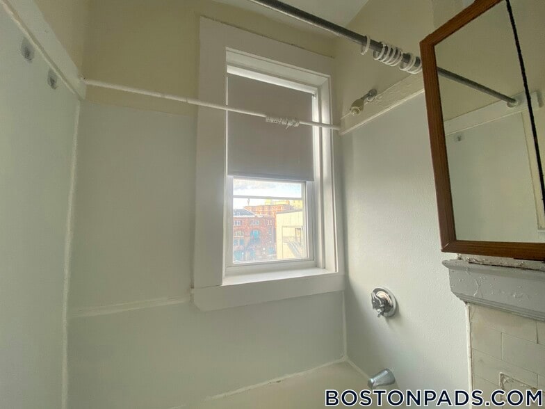 Building Photo - 1167 Boylston St