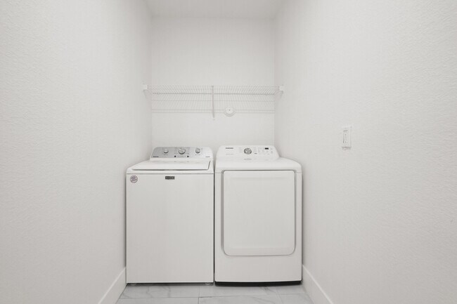 Building Photo - 407 Bella Sol Way