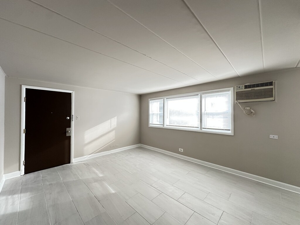 Building Photo - 9620 Ivanhoe Ave