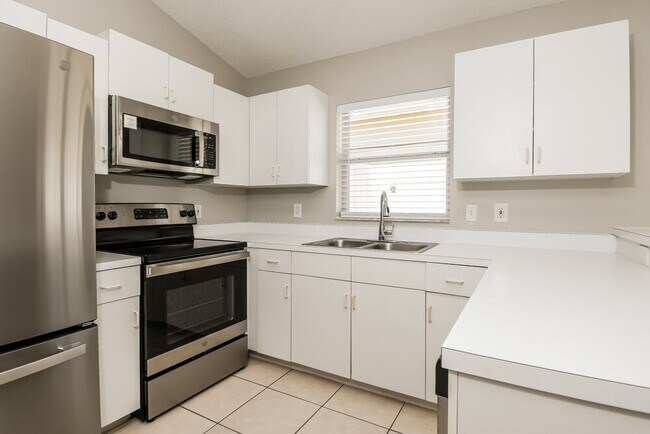 Building Photo - 11641 Kenley Cir