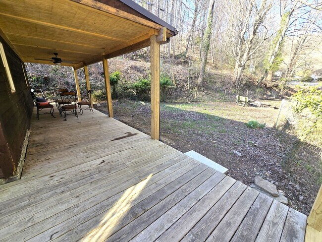 Building Photo - Renovated Cabin In Vilas