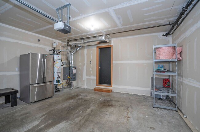 Building Photo - Charming 3BR/2.5BA in Desirable Gig Harbor...